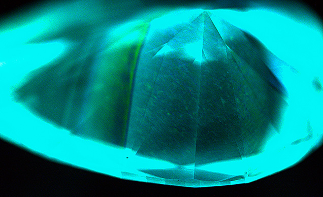 DiamondView Image Showing Growth Structure Without Visible Cloud Features