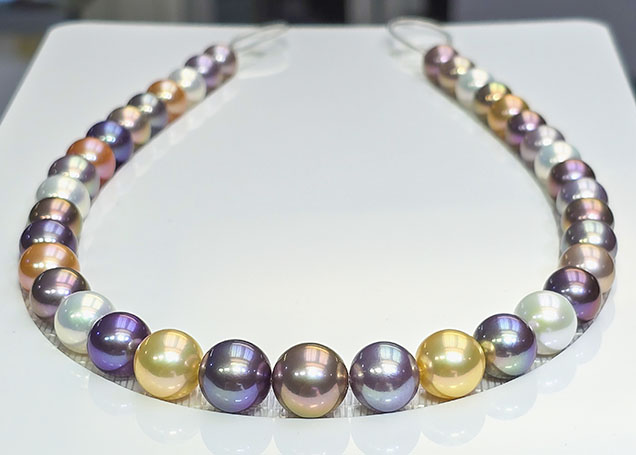 Figure 1. A strand of freshwater bead cultured pearls measuring 10 to 13 mm, showing all possible colors available in the market. Courtesy of Yen’s Jewelry & Accessories Inc.