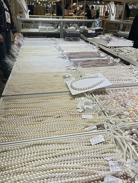 Figure 2. Small round and near-round freshwater bead cultured pearls from China were widely available in Tucson, many of them white, with some reaching sizes of 6 to 7 mm. Photo by Artitaya Homkrajae; courtesy of Yen’s Jewelry & Accessories Inc.