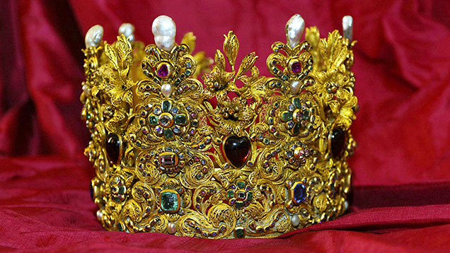 Figure 19. In 1685, Grand Duchess Vittoria della Rovere of Tuscany commissioned Giovanni Comparini and Giuseppe Vanni to create a jeweled crown in honor of Santa Maria Maddalena de’ Pazzi. The crown is studded with 655 stones, including 412 diamonds, 80 emeralds, and 114 rubies. Thought to be lost during Napoleonic times, it was rediscovered in 2010. Courtesy of Ecclesiastical Heritage.