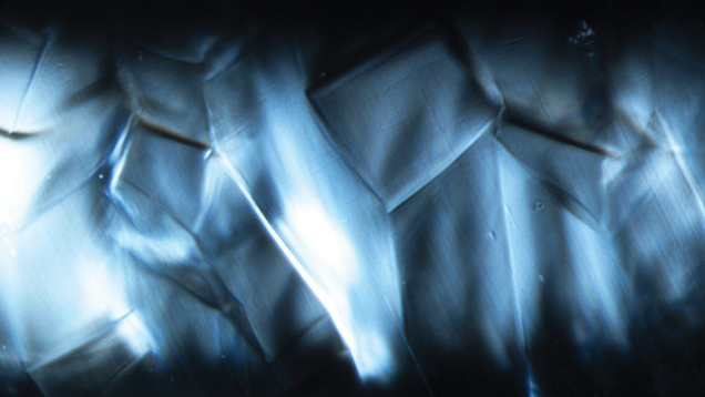 Hydrothermal Growth in a Synthetic Aquamarine 
