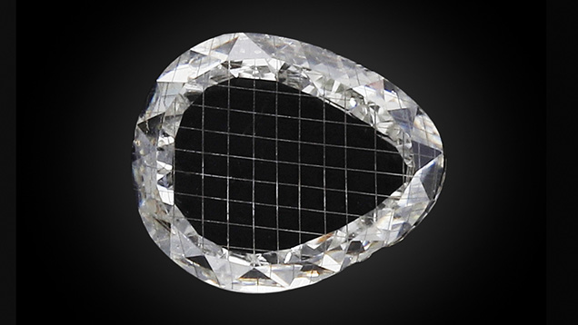 This 1.02 ct modified pear portrait-cut natural diamond has a checkered pattern on the flat pavilion, created using a laser. Photo by Gaurav Bera and Tejas Jhaveri; field of view 7.10 mm. 