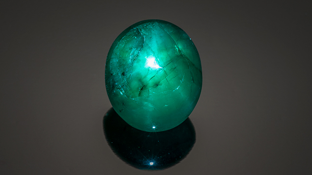 Emerald cabochon with six-rayed star.