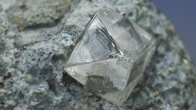 Octahedral diamond crystal