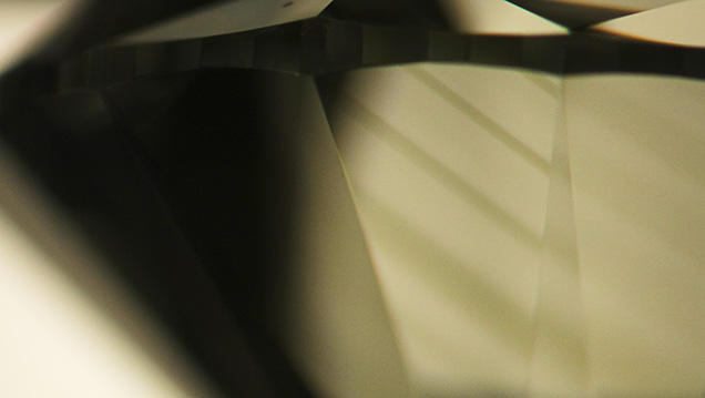 Parallel bands of green color at room temperature.