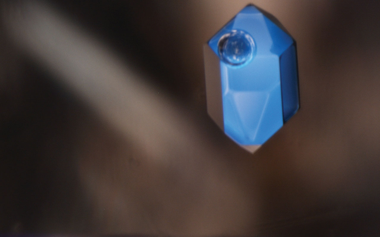 Slide-15_Negative-Crystal-in-Diamond 1280x800