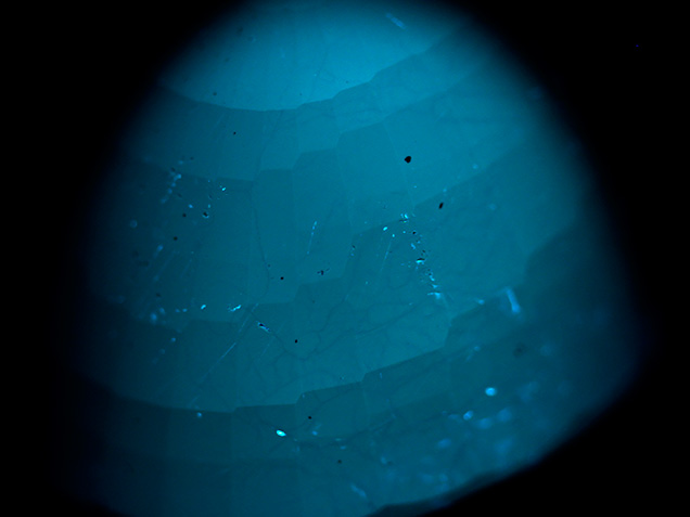 DiamondView image of blue synthetic spinel