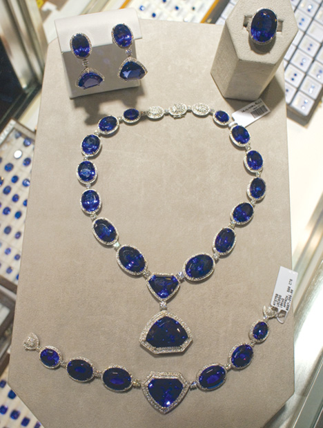 Suite of Tanzanite Jewelry Suite of Tanzanite Jewelry