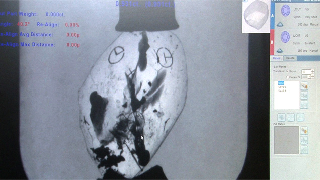 When the stone is immersed in liquid in the Sarin Galaxy 1000, the rough appears white and the inclusions black. When the stone is immersed in liquid in the Sarin Galaxy 1000, the rough appears white and the inclusions black.