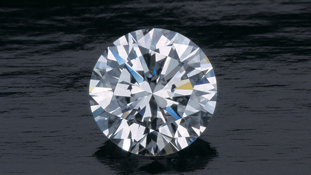 GIA 的切工分级系统旨在评估现代圆形明亮式切工钻石的外观和工艺,如图所示的 2.78 克拉 宝石。 摄影:Robert Weldon(罗伯特·韦尔登),© GIA GIA 的切工分级系统旨在评估现代圆形明亮式切工钻石的外观和工艺,如图所示的 2.78 克拉 宝石。 摄影:Robert Weldon(罗伯特·韦尔登),© GIA