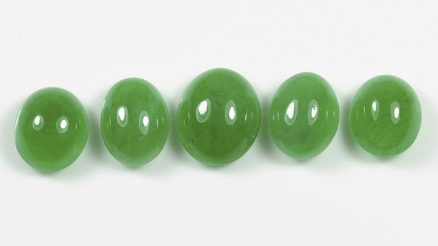 Figure 3. These uncoated samples weighing 4.17–6.07 ct were also examined. Photo by Jian Zhang. Figure 3. These uncoated samples weighing 4.17–6.07 ct were also examined. Photo by Jian Zhang.