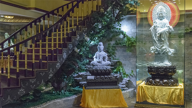 Pingzhou jadeite shop interior featuring carved jadeite statues Pingzhou jadeite shop interior featuring carved jadeite statues