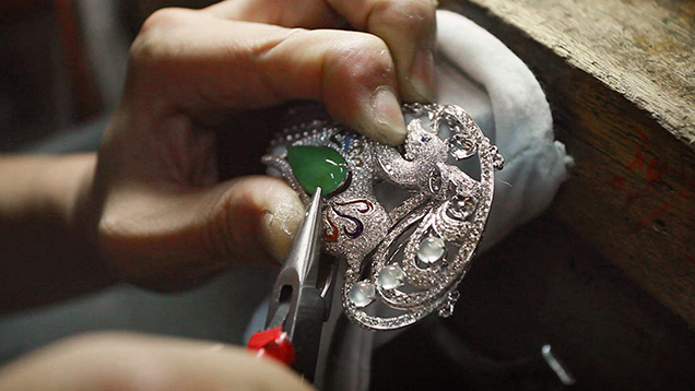 Setting jade on jewelry piece Setting jade on jewelry piece