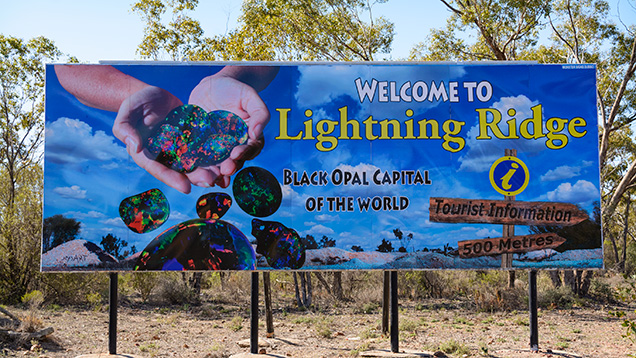 Lightning Ridge(闪电山脊)欢迎标示 Lightning Ridge(闪电山脊)欢迎标示