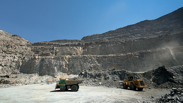 Dump truck and loader remove kimberlite ore Dump truck and loader remove kimberlite ore