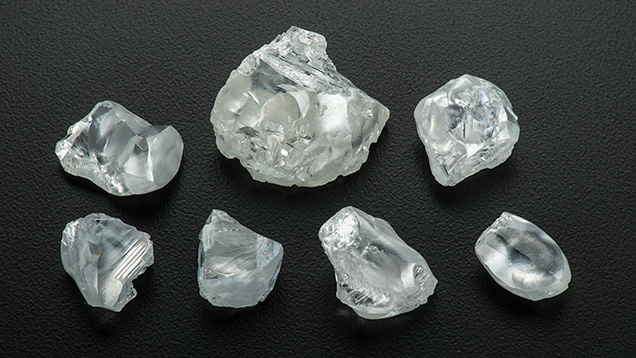 Group of type IIa rough diamonds Group of type IIa rough diamonds