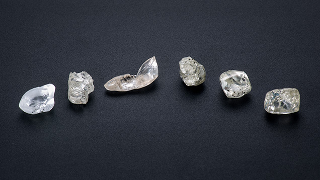8–10 ct diamond crystals 8–10 ct diamond crystals