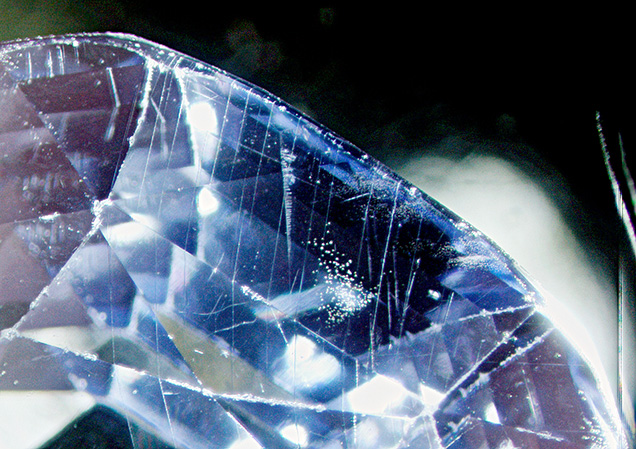 Bubbles, Rose channels, and twinning planes seen in synthetic sapphire.