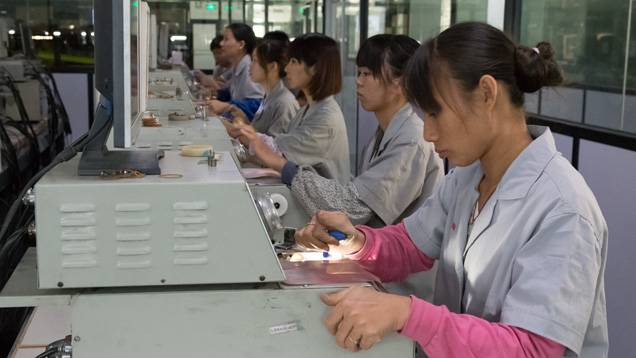 This department handles the bruting of the girdles of all round brilliant diamonds. This department handles the bruting of the girdles of all round brilliant diamonds.