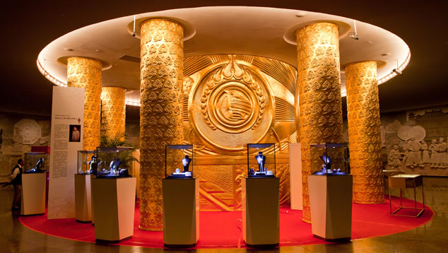This exhibition, held for high-end clients, displays customized jewelry designs by Shirley Zhang. This exhibition, held for high-end clients, displays customized jewelry designs by Shirley Zhang.