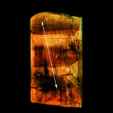 A series of planes intersecting the growth pattern in chrysoberyl A series of planes intersecting the growth pattern in chrysoberyl