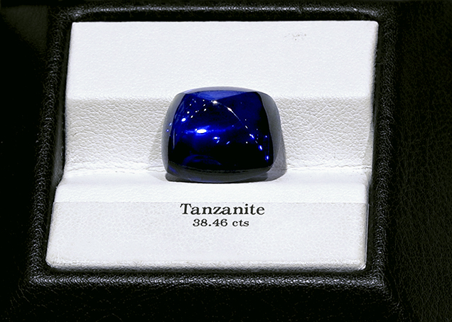 This 38.46 ct sugarloaf-cut tanzanite was purchased on the secondary market. This 38.46 ct sugarloaf-cut tanzanite was purchased on the secondary market.