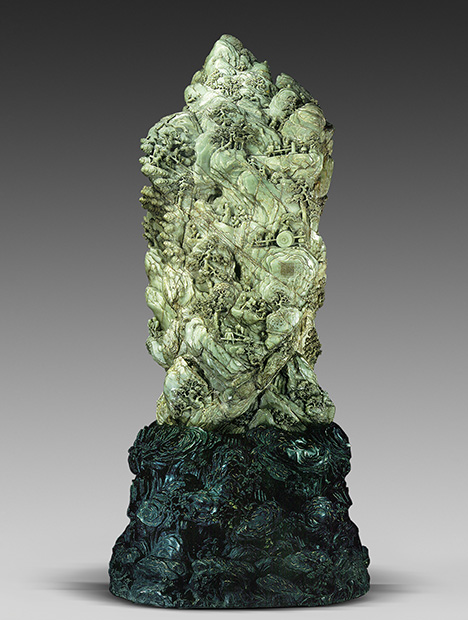 Nephrite sculpture weighing at least 5,000 kg features an imperial poem engraved on its back. Nephrite sculpture weighing at least 5,000 kg features an imperial poem engraved on its back.