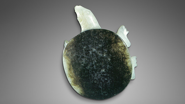 This jade turtle is an example of the Qiaose craft from the Shang Dynasty. This jade turtle is an example of the Qiaose craft from the Shang Dynasty.