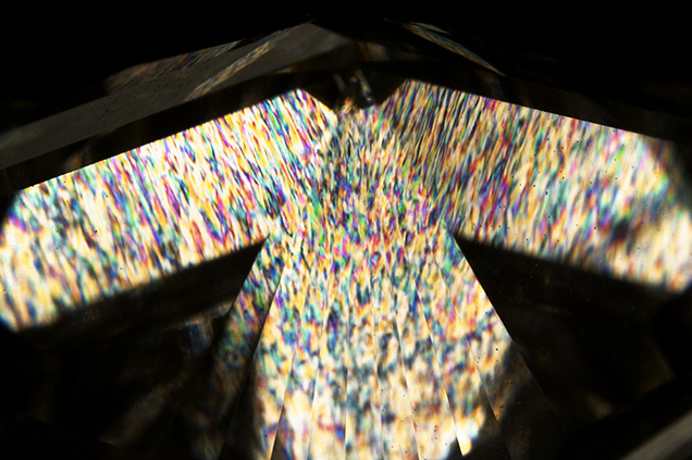 Very strong dislocations are seen under crossed polarizers. Very strong dislocations are seen under crossed polarizers.