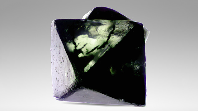 Diamond from Guyana exhibits green skin. Diamond from Guyana exhibits green skin.