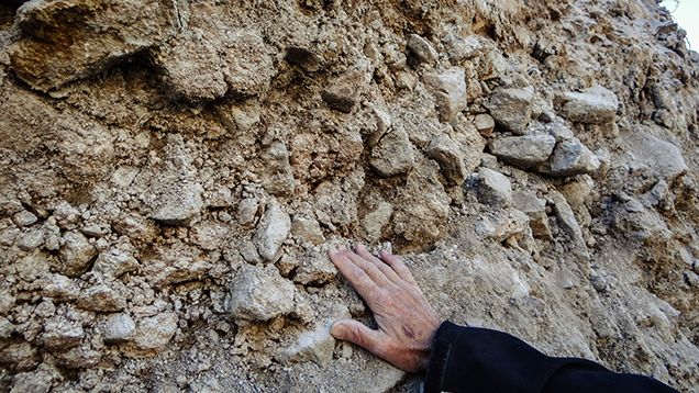 Sapphire-rich colluvium