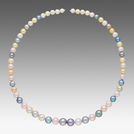 Akoya strand that can be described by the GIA 7 Pearl Value Factors Akoya strand that can be described by the GIA 7 Pearl Value Factors