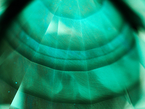 DiamondView imaging reveals CVD growth and HPHT treatment.