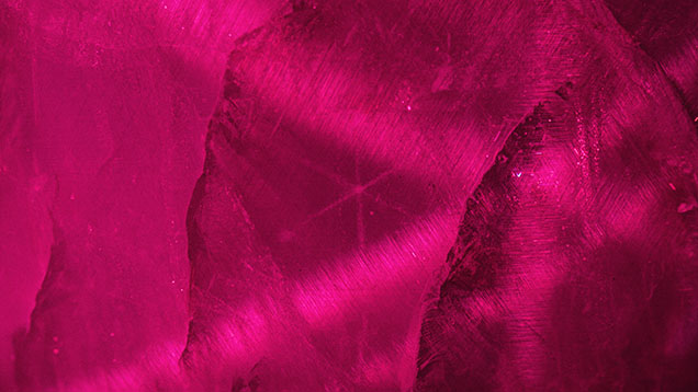 Figure 2. A six-rayed streamer-like pattern in the double-star ruby. Photomicrograph by Aprisara Semapongpan; field of view 7.20 mm. Figure 2. A six-rayed streamer-like pattern in the double-star ruby. Photomicrograph by Aprisara Semapongpan; field of view 7.20 mm.
