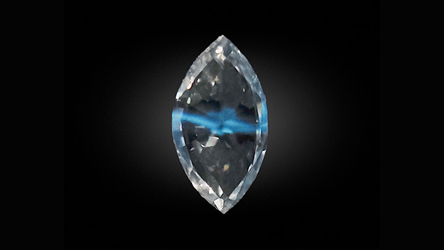 Figure 2. Short-wave UV imaging of the multilayered laboratory-grown diamond showed the thin layer phosphorescing while the rest of the diamond remained inert. Image by Guy Borenstein. Figure 2. Short-wave UV imaging of the multilayered laboratory-grown diamond showed the thin layer phosphorescing while the rest of the diamond remained inert. Image by Guy Borenstein.
