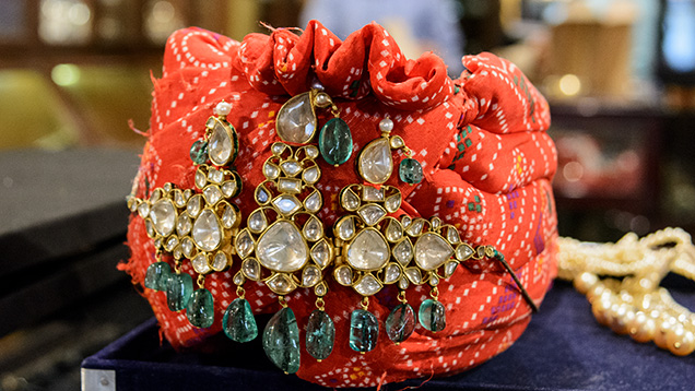 Maharaja headdress with polka diamonds and emerald Maharaja headdress with polka diamonds and emerald