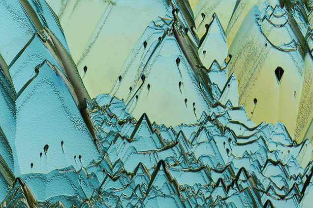 Growth features observed on titanite surface. Growth features observed on titanite surface.