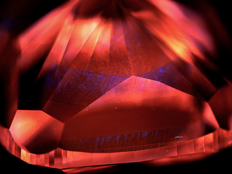 DiamondView imaging of 5.19 ct CVD synthetic diamond