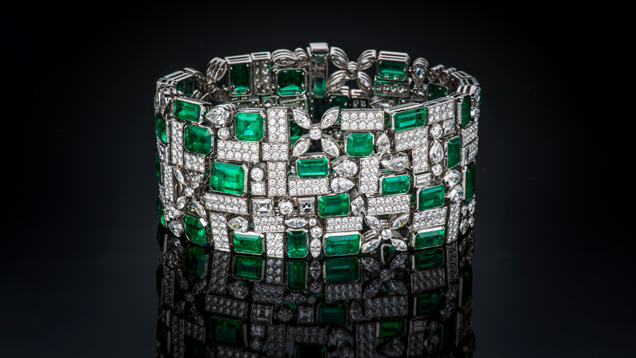 Bracelet featuring 48.91 carats of Colombian emerald Bracelet featuring 48.91 carats of Colombian emerald