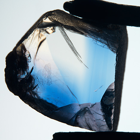 Diffuse blue zoning in Mogok sapphires Diffuse blue zoning in Mogok sapphires