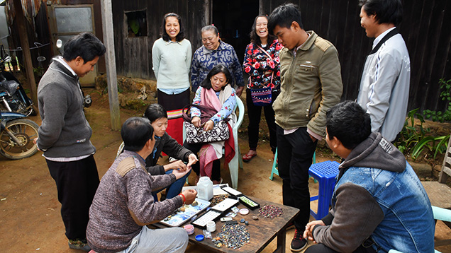 Visit with a trader near Bernard-Myo in northern Mogok Visit with a trader near Bernard-Myo in northern Mogok