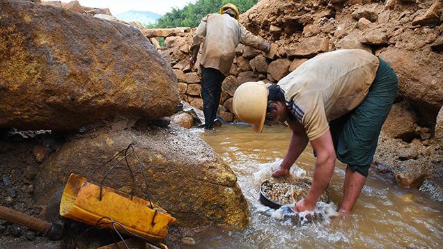 Sapphire mining in western Mogok Sapphire mining in western Mogok