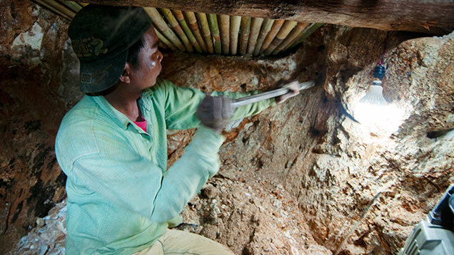 Extraction of sapphire from host rock in Mogok Extraction of sapphire from host rock in Mogok