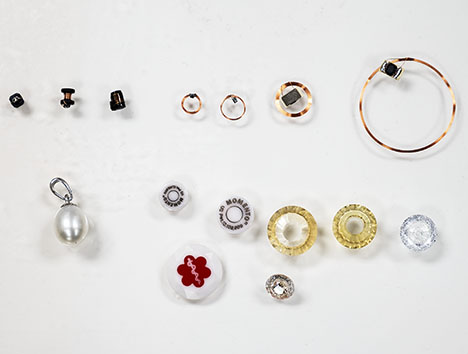 Figure 18. Huynh experimented with different NFC chips and various methods that allow two NFC devices to communicate. Photo by Kevin Schumacher. Figure 18. Huynh experimented with different NFC chips and various methods that allow two NFC devices to communicate. Photo by Kevin Schumacher.