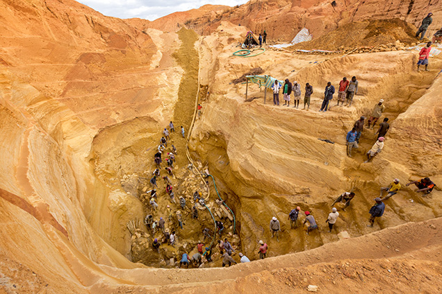 Figure 10. Artisanal miners removing alluvial sediments to reach a deeply buried gravel layer containing gem fragments near Ilakaka in Madagascar. Photo courtesy of Toby Smith. Figure 10. Artisanal miners removing alluvial sediments to reach a deeply buried gravel layer containing gem fragments near Ilakaka in Madagascar. Photo courtesy of Toby Smith.