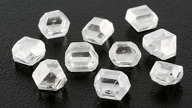 Colorless HPHT synthetic diamonds Colorless HPHT synthetic diamonds