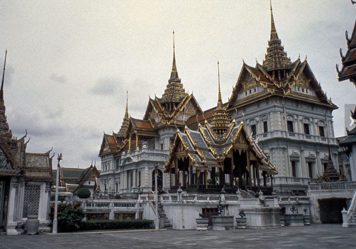 The name Bangkok automatically invokes images of the exotic East and brings to mind world-famous structures like the Grand Palace. - Robert Kammerling
