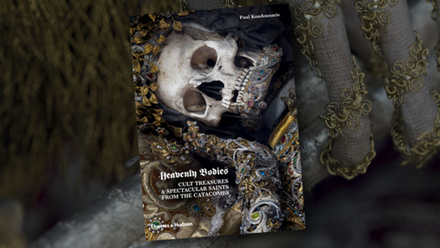 《天国之躯：地下墓穴中的祭仪珍宝与装饰华丽的圣徒》(Heavenly Bodies: Cult Treasures and Spectacular Saints from the Catacombs)
