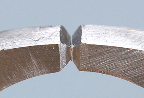 Platinum ring shank with chamfered ends that are in full contact Platinum ring shank with chamfered ends that are in full contact