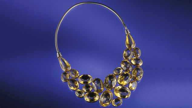A medley of oval-cut citrines in various sizes graces this elegant necklace. – GIA & Tino Hammid, courtesy a private collector A medley of oval-cut citrines in various sizes graces this elegant necklace. – GIA & Tino Hammid, courtesy a private collector